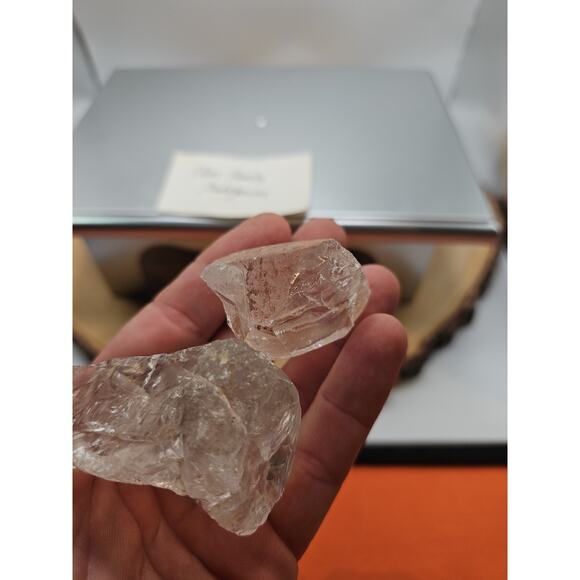 Quartz Crystal Clusters 1.48lbs 5pcs From Madagascar - Picture 13 of 14